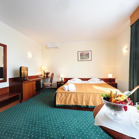 Hotel T&T Познань Экстерьер фото