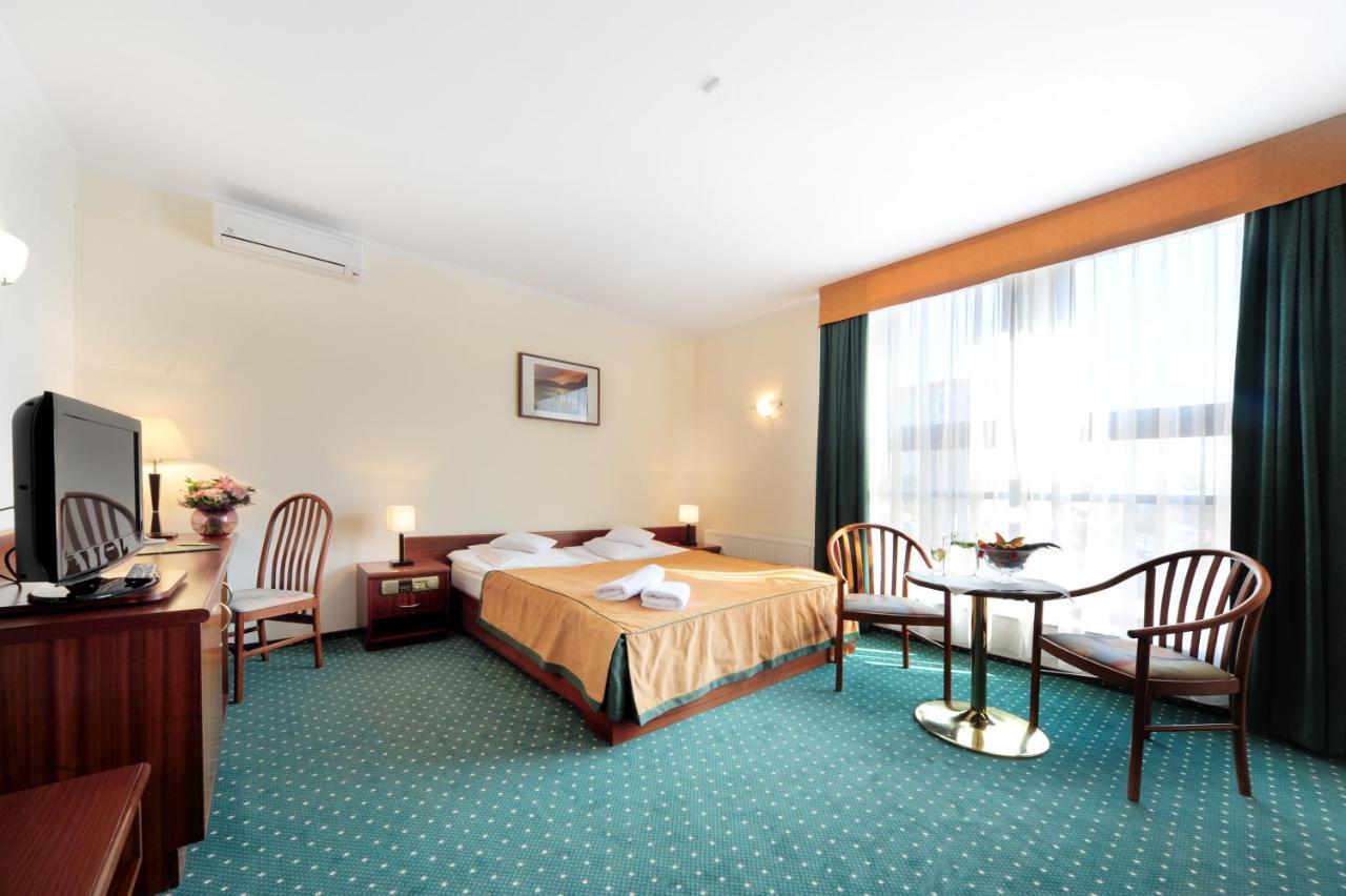 Hotel T&T Познань Экстерьер фото